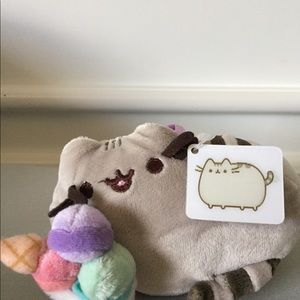 Small pusheen stuffie
